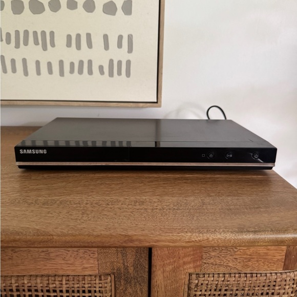Samsung DVD-C500 DVD Player – 1080p Upconversion, HDMI Output, Slim Design - Picture 1 of 7